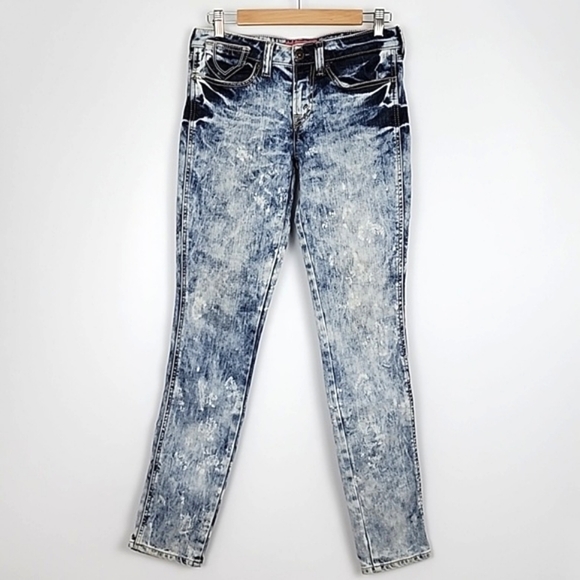 Levi's  Size Women's Denim Blue Acid Wash Retro Jeans Size W27/L32 - Picture 1 of 16